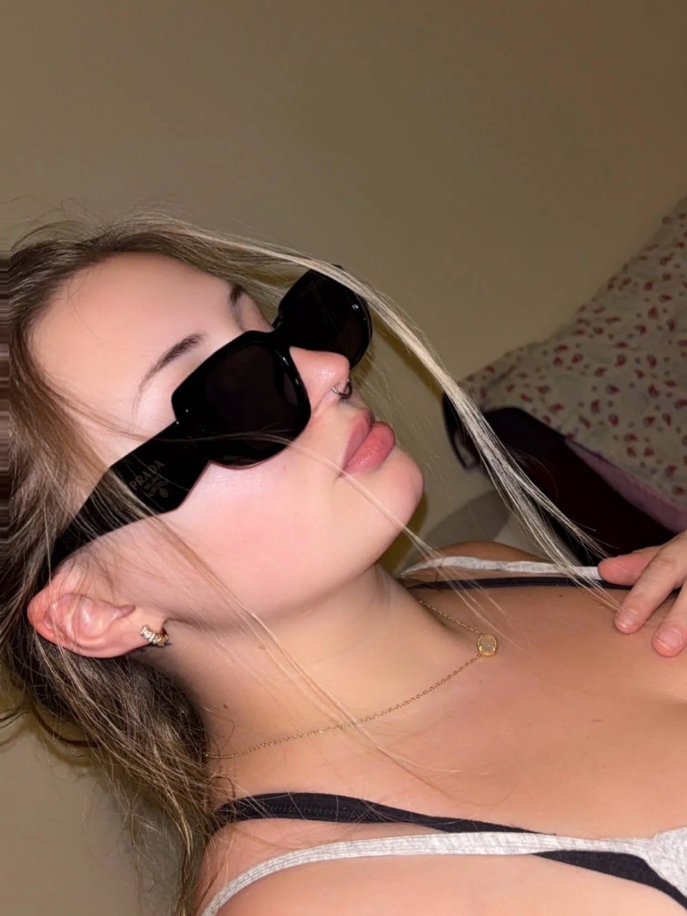 Prada Black High-Gloss Rectangular Logo Sunglasses - Picture 4 of 6